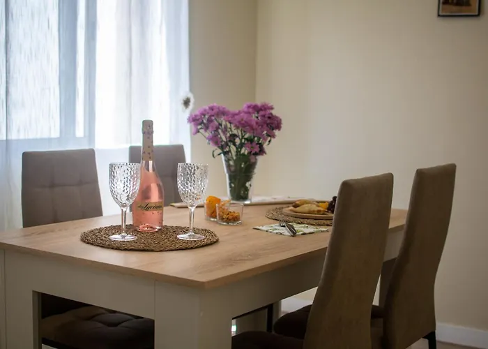 Daire Calitatea Cruz *